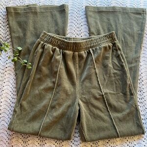 Olive green pintucked flare pants / Better Together / 26” waist